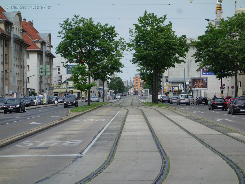 Datei:2017-05-21 Czernetzpl WagramerStr Gleisreste 14.jpg