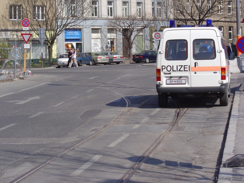 Datei:2005-04-02 Messeschleife Messestr 03.jpg
