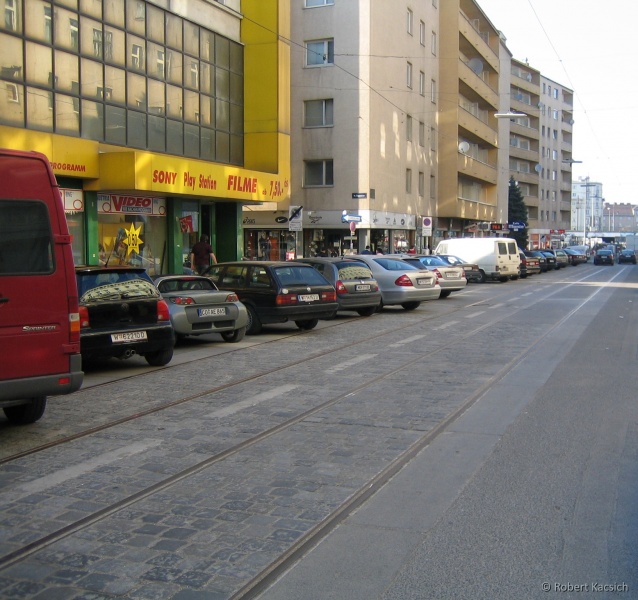 Datei:2005-04-02 Favoritenstr Gleisreste.jpg