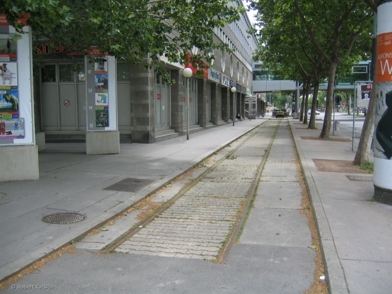 Datei:2006-07-02 EhemaligeSchleifeKagran.jpg