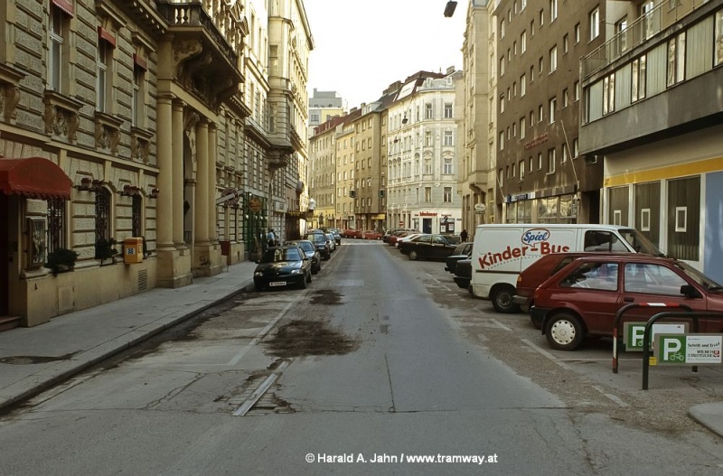 Datei:199x-xx-xx Marxergasse3 Gleisrest.jpg