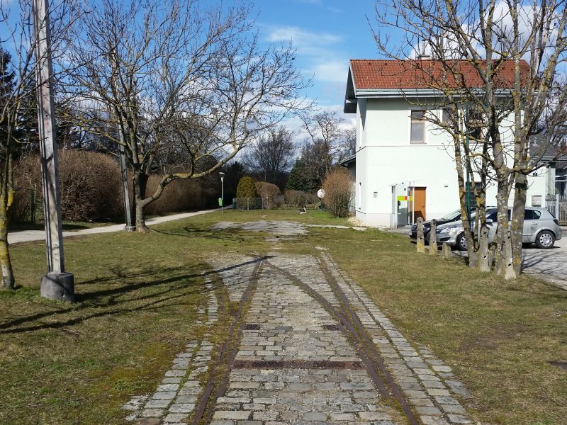 Datei:2018-03-13 Perchtoldsdorf Gleisreste.jpg