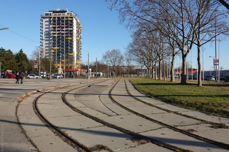 Datei:2022-01-07 Oberlaa 67er Gleisreste 02.jpg