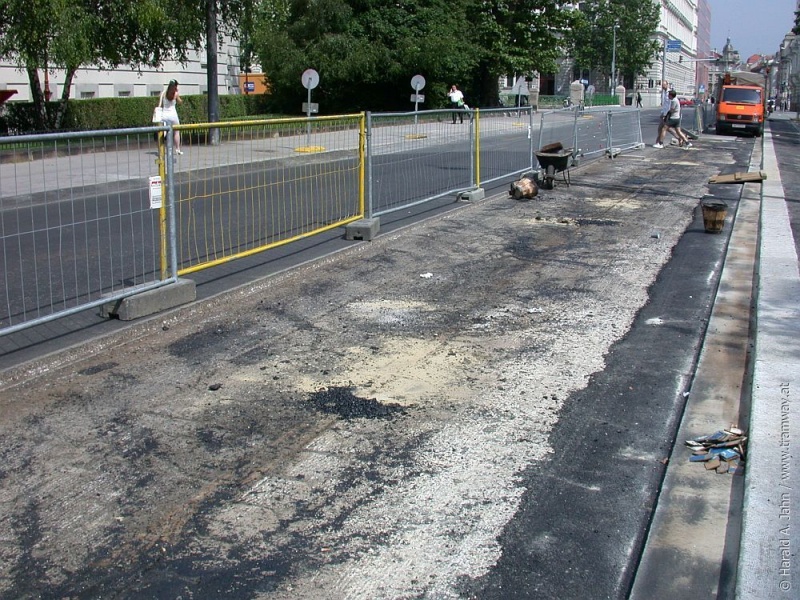 Datei:2004-06-09 Oskar-Kokoschka-Platz 01.jpg